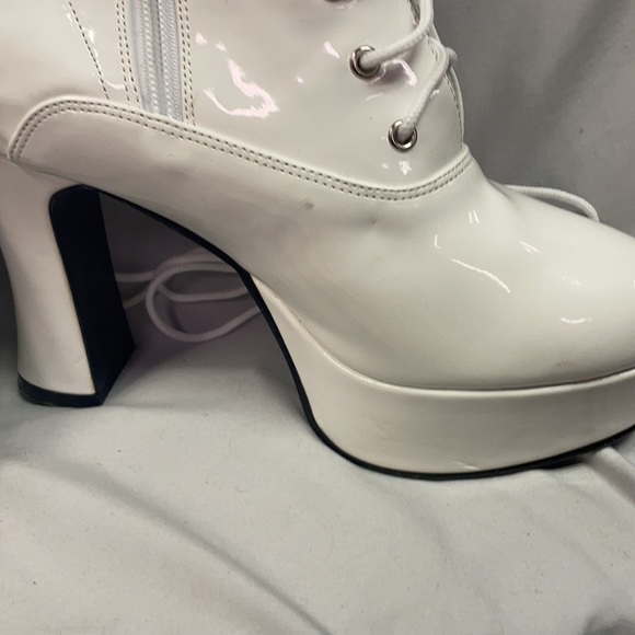 White patent lace up boots with side zipper - Picture 3 of 3